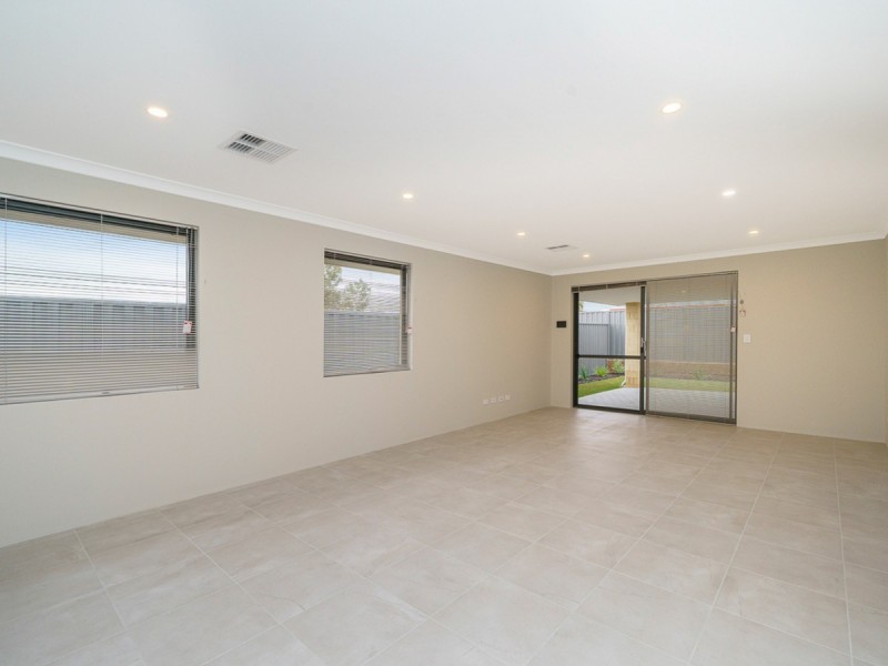 21 Karreen Way, South Guildford WA 6055