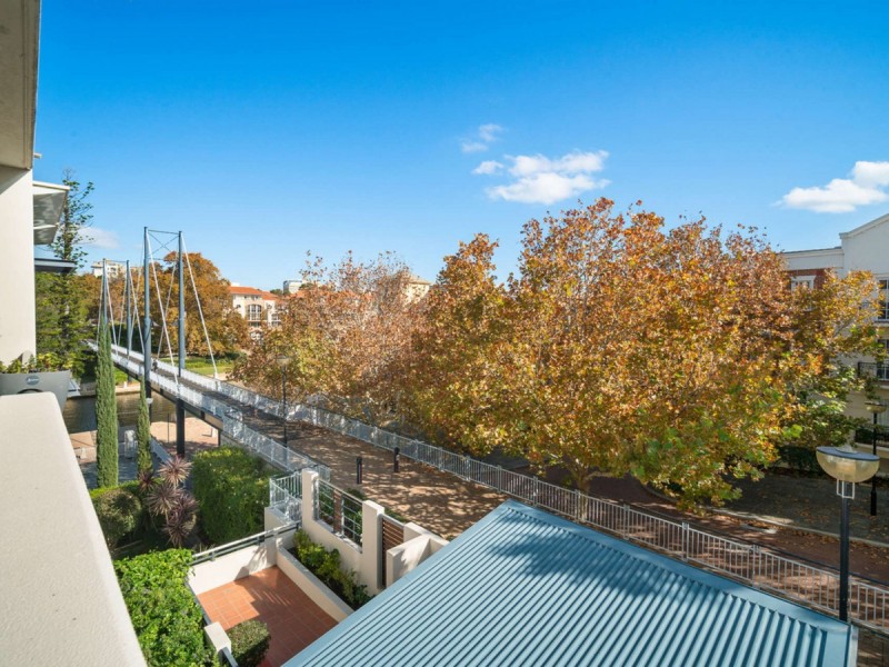 10/1 Henry Lawson Walk, East Perth WA 6004