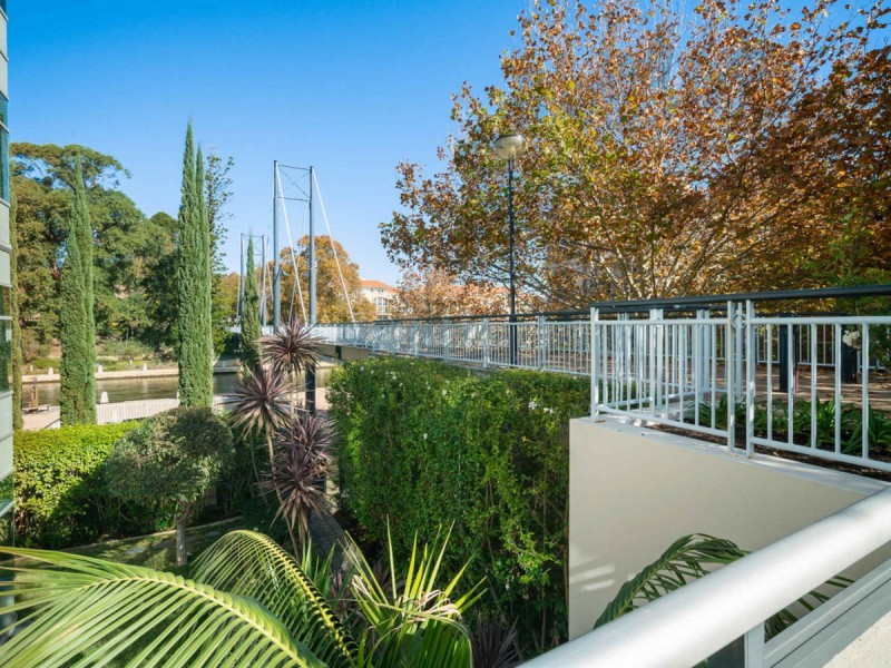 10/1 Henry Lawson Walk, East Perth WA 6004