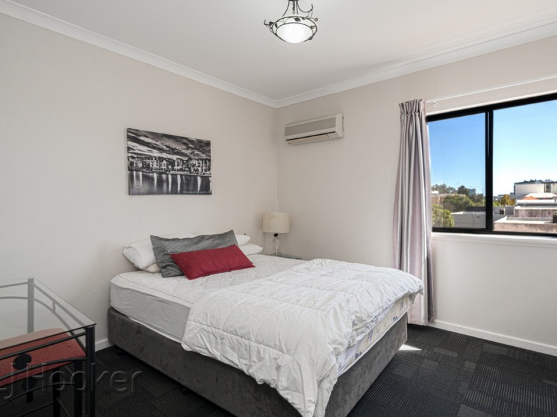 33/11 Regal Place, East Perth WA 6004