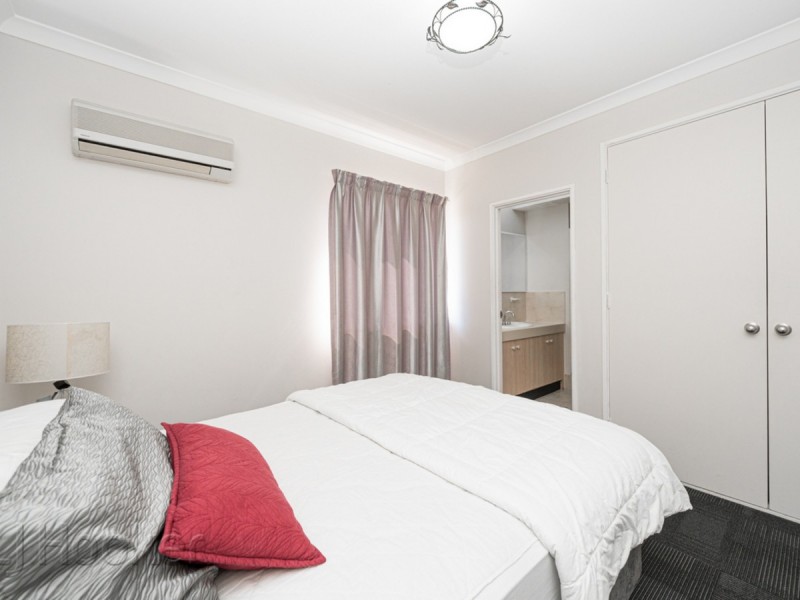 33/11 Regal Place, East Perth WA 6004