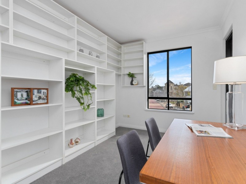 7/25 Haig Park Circle, East Perth WA 6004