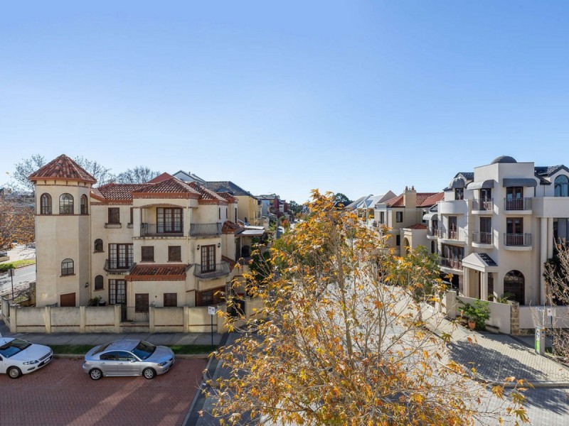 19/1 Henry Lawson Walk, East Perth WA 6004