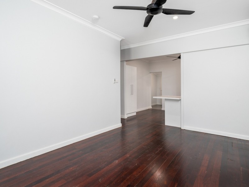 16 Crellin Way, Cloverdale WA 6105