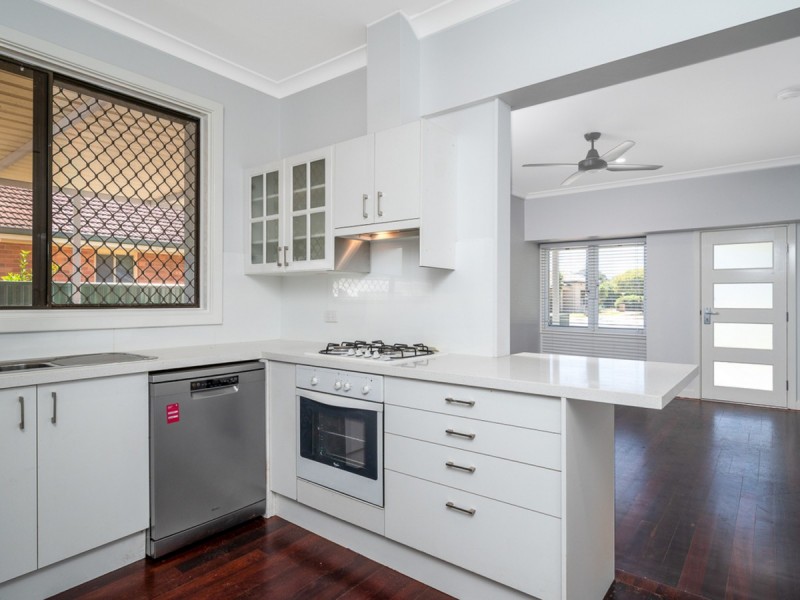 16 Crellin Way, Cloverdale WA 6105