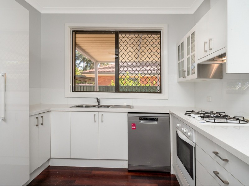 16 Crellin Way, Cloverdale WA 6105