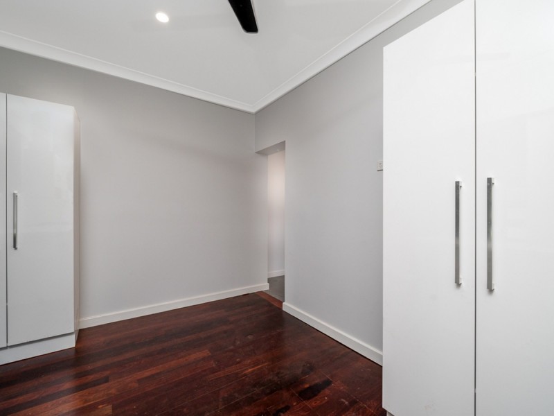 16 Crellin Way, Cloverdale WA 6105