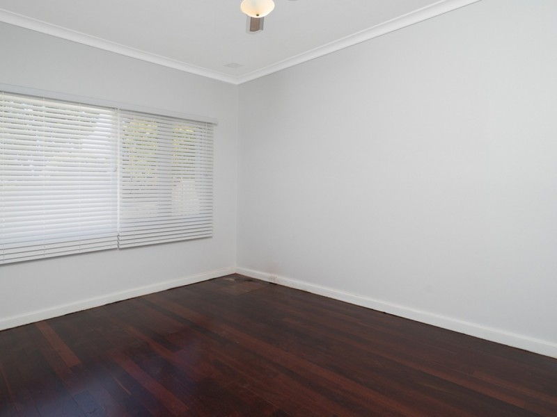 16 Crellin Way, Cloverdale WA 6105