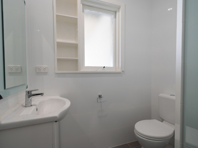 16 Crellin Way, Cloverdale WA 6105