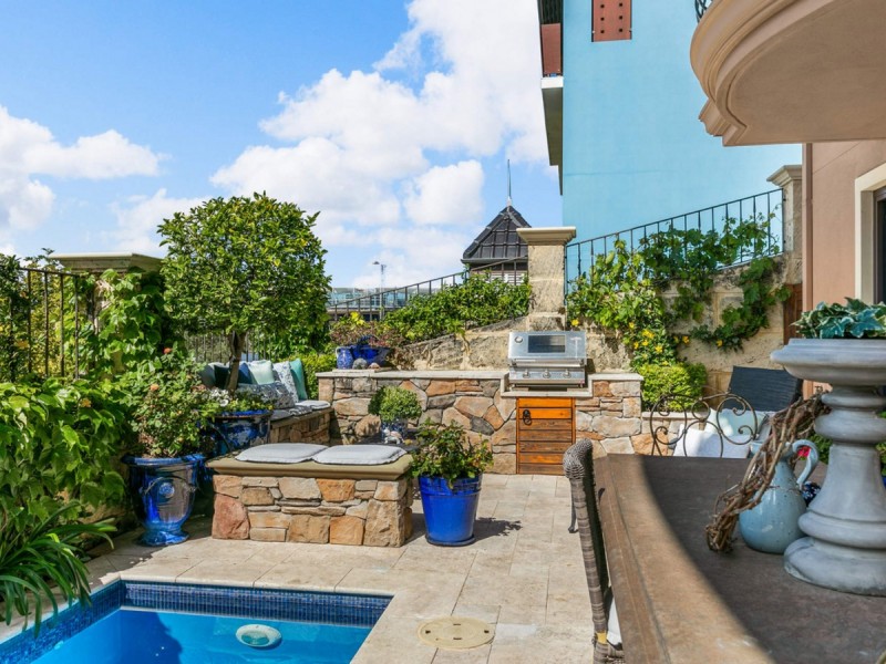 12 Gibraltar Way, East Perth WA 6004