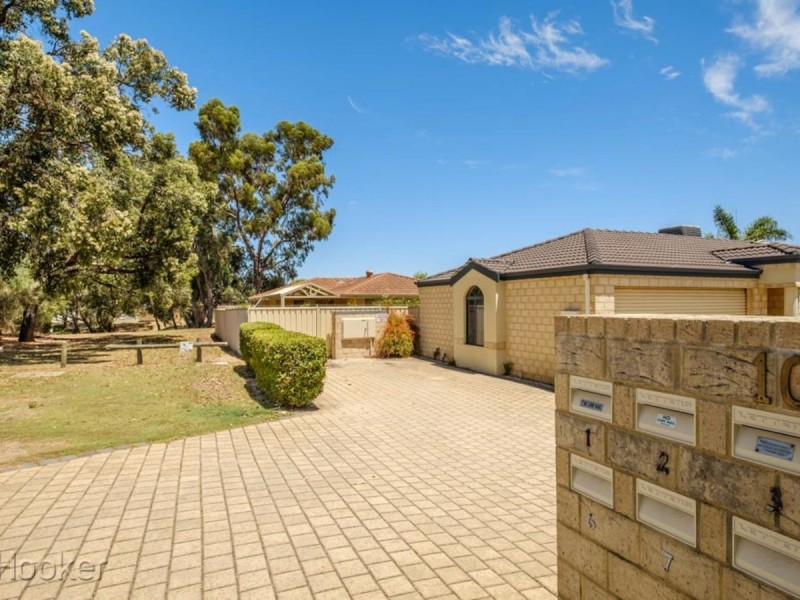 2/10 Leslie Street, Cannington WA 6107