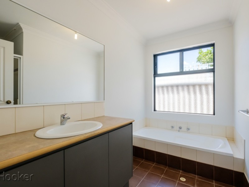 2/10 Leslie Street, Cannington WA 6107