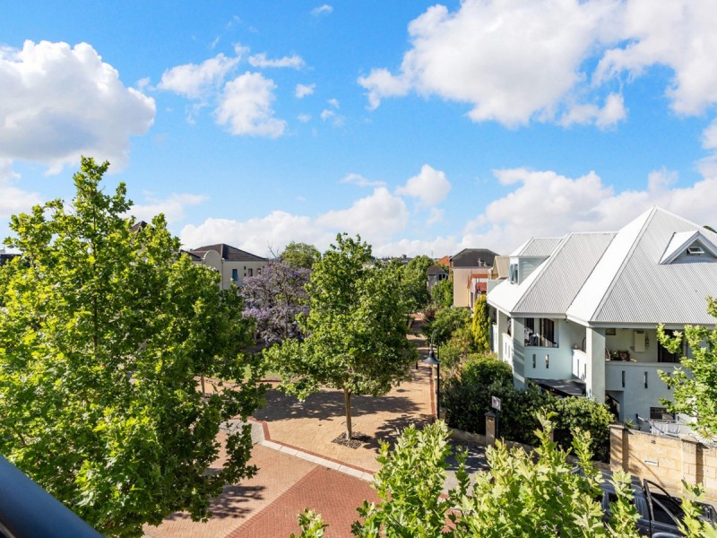 9/35 Haig Park Circle, East Perth WA 6004