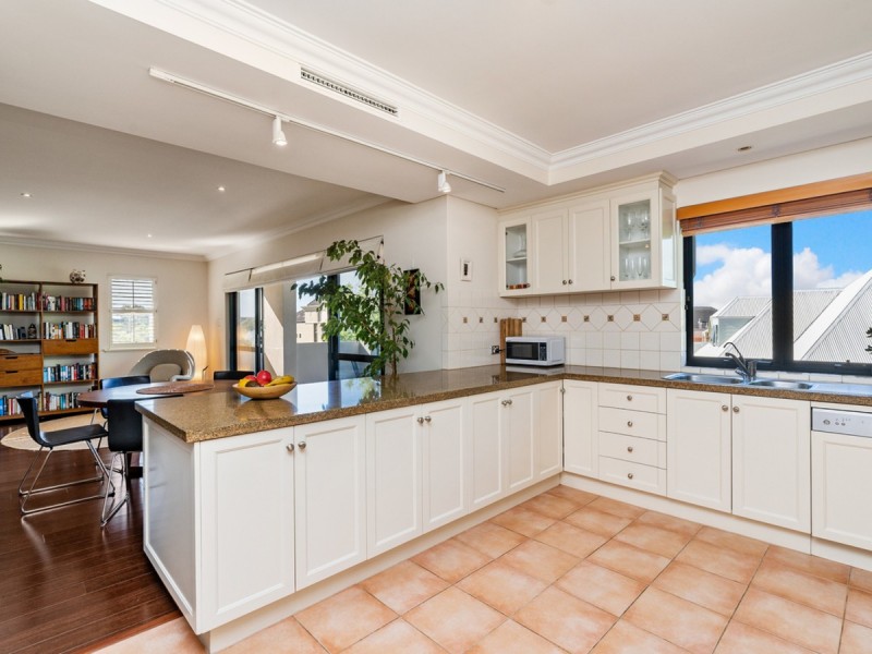 9/35 Haig Park Circle, East Perth WA 6004