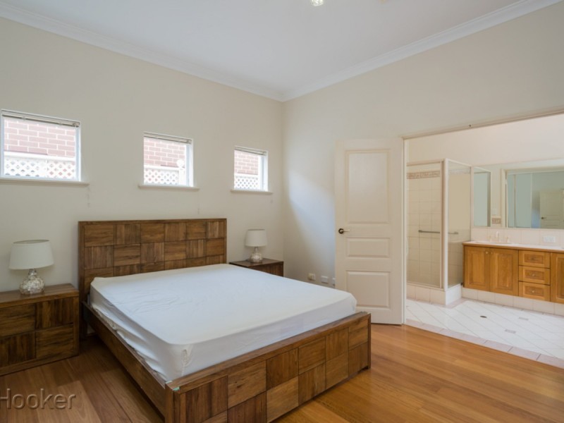 33 Reynolds Road, Applecross WA 6153