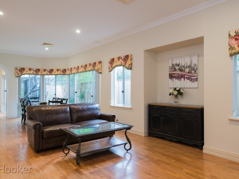 33 Reynolds Road, Applecross WA 6153