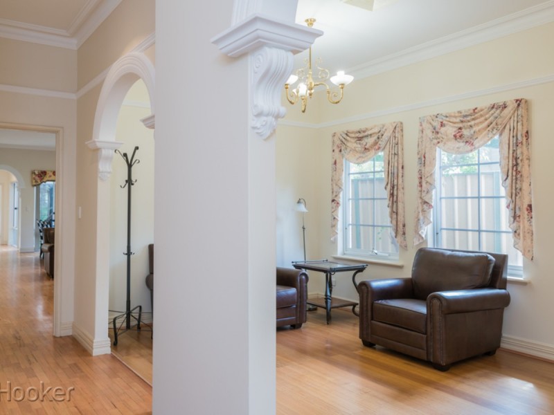 33 Reynolds Road, Applecross WA 6153