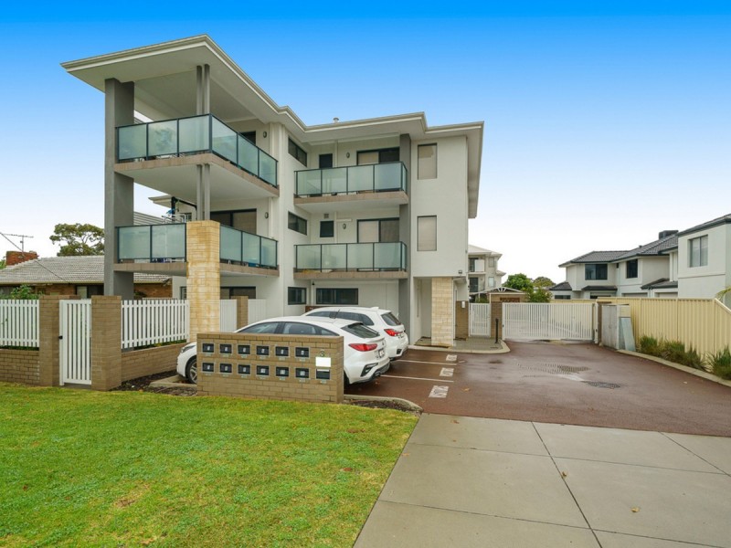 1/3 Beverley Road, Cloverdale WA 6105