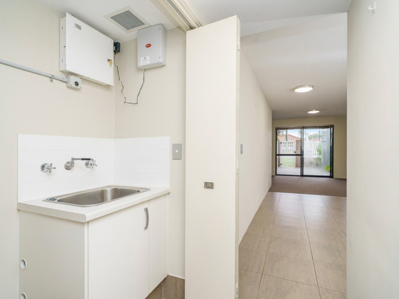 1/3 Beverley Road, Cloverdale WA 6105