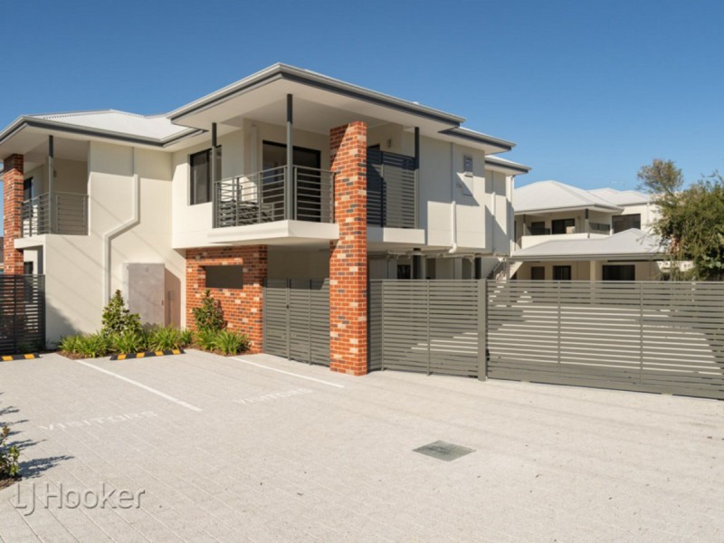 4/4 Whiteside Street, Cloverdale WA 6105