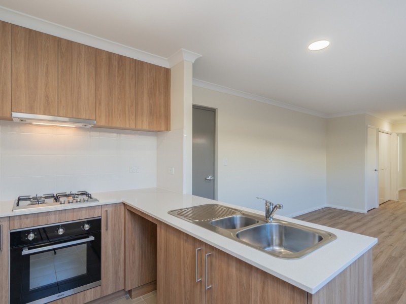 4/4 Whiteside Street, Cloverdale WA 6105