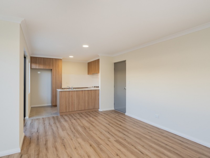 4/4 Whiteside Street, Cloverdale WA 6105