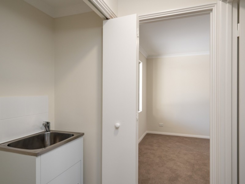 4/4 Whiteside Street, Cloverdale WA 6105