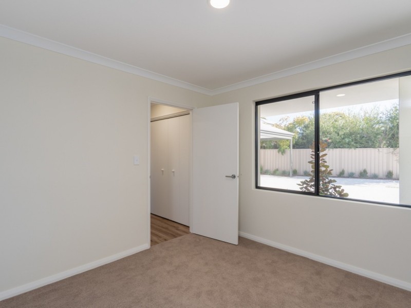 4/4 Whiteside Street, Cloverdale WA 6105