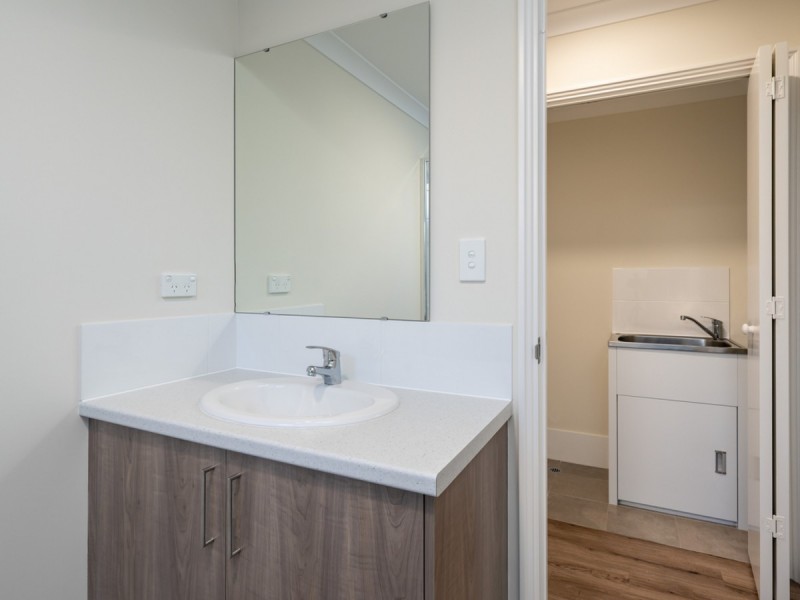 4/4 Whiteside Street, Cloverdale WA 6105