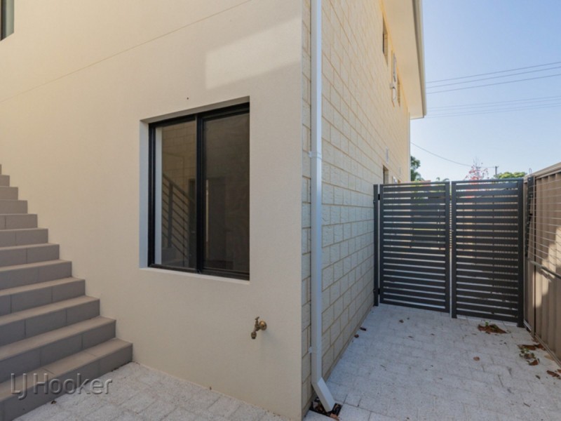 4/4 Whiteside Street, Cloverdale WA 6105
