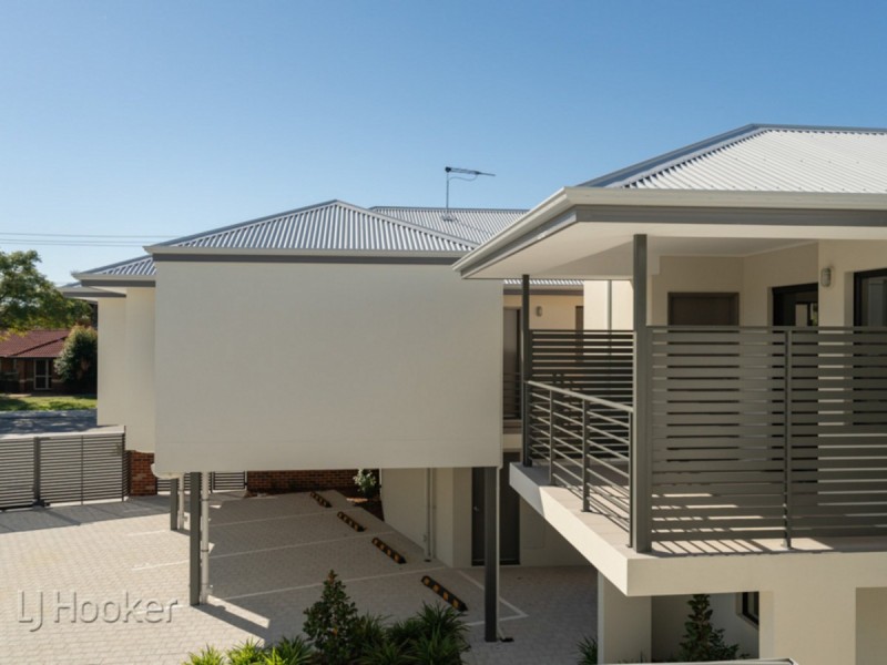 4/4 Whiteside Street, Cloverdale WA 6105