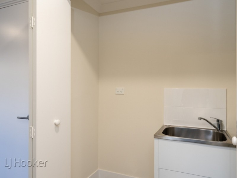 3/4 Whiteside Street, Cloverdale WA 6105