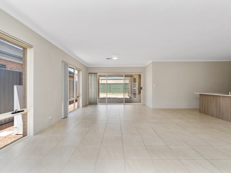 4 Tringa Rise, East Cannington WA 6107