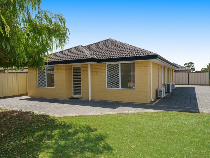 155 Hamilton Street, Queens Park WA 6107