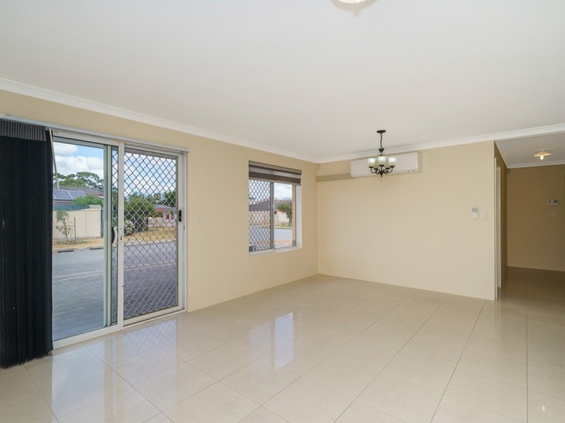 155 Hamilton Street, Queens Park WA 6107