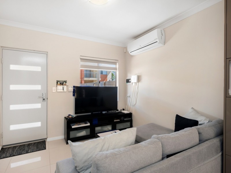 2/9 Henry Street, East Cannington WA 6107