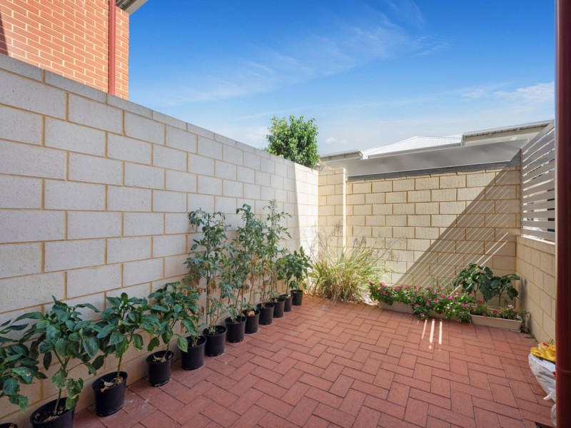 2/9 Henry Street, East Cannington WA 6107