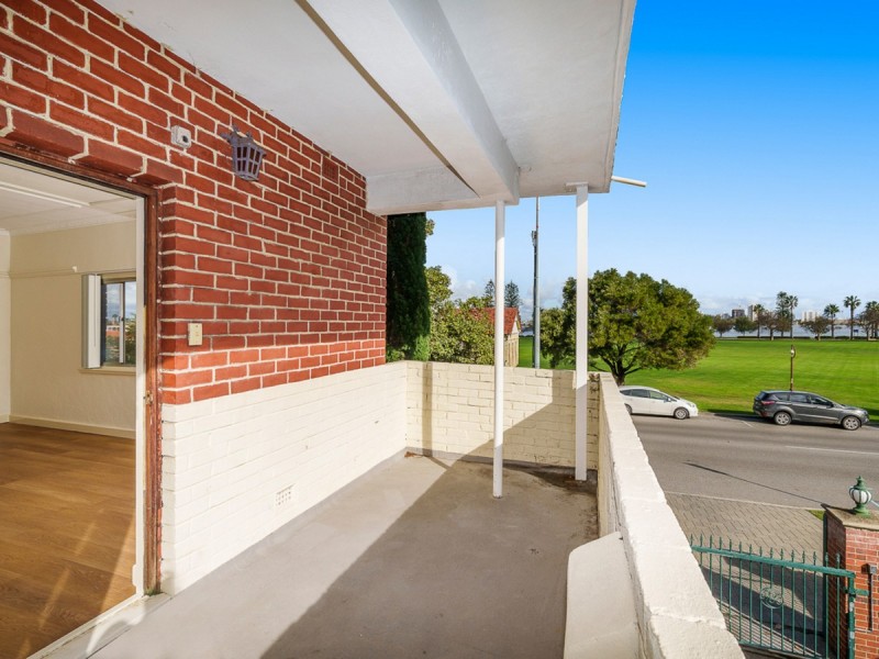 13/114 Terrace Road, Perth WA 6000