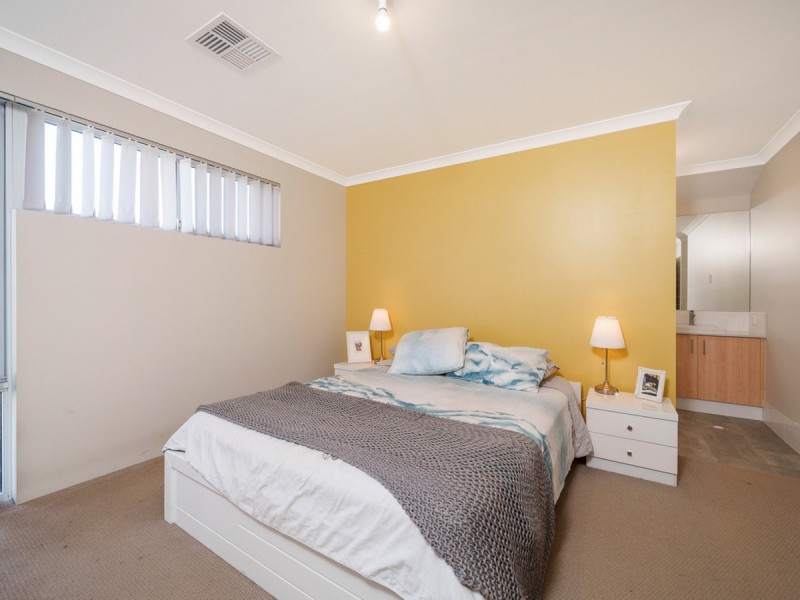 15 Glamorgan Loop, Ellenbrook WA 6069