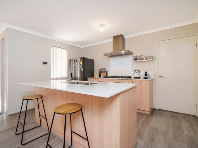 15 Glamorgan Loop, Ellenbrook WA 6069
