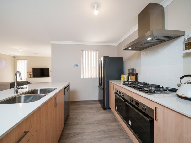 15 Glamorgan Loop, Ellenbrook WA 6069