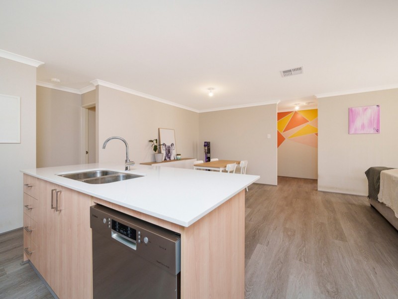 15 Glamorgan Loop, Ellenbrook WA 6069