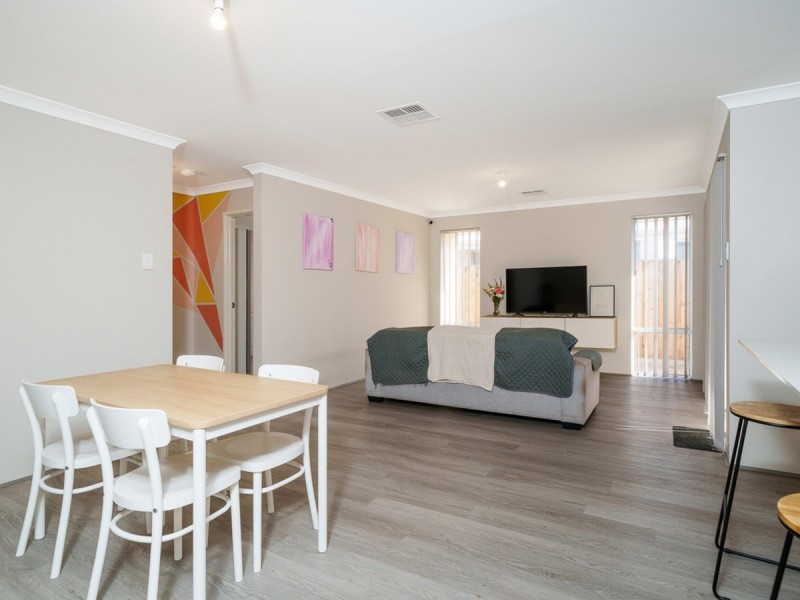 15 Glamorgan Loop, Ellenbrook WA 6069