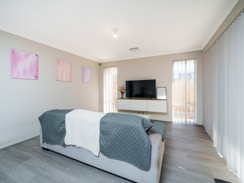 15 Glamorgan Loop, Ellenbrook WA 6069