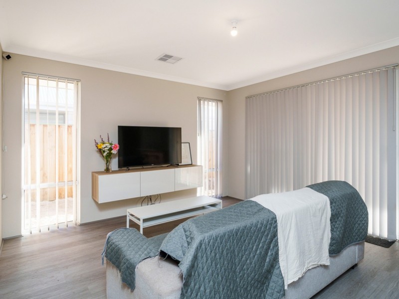 15 Glamorgan Loop, Ellenbrook WA 6069