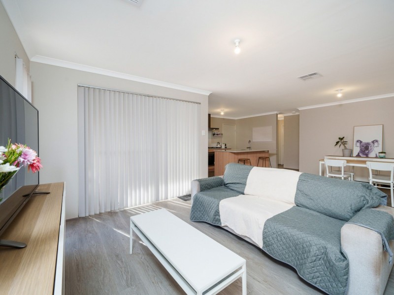 15 Glamorgan Loop, Ellenbrook WA 6069