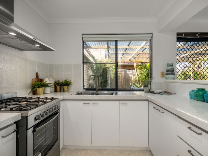 2/90 Edgecumbe Street, Como WA 6152