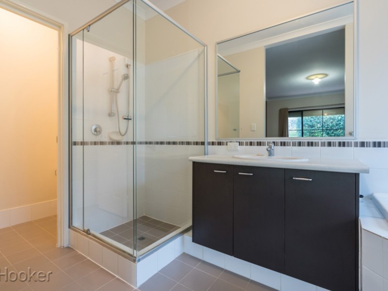 24 Lenihan Corner, Wattle Grove WA 6107