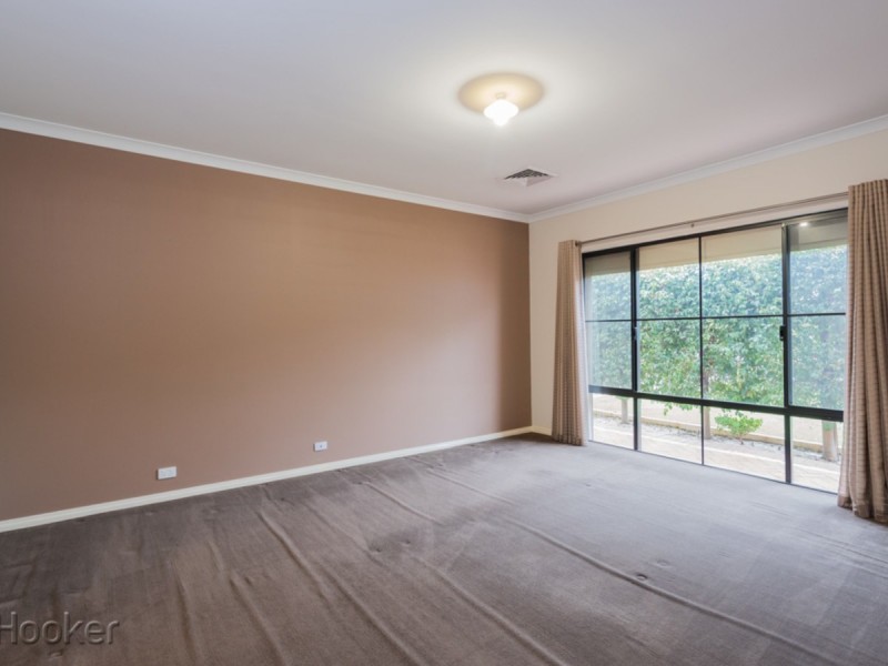 24 Lenihan Corner, Wattle Grove WA 6107