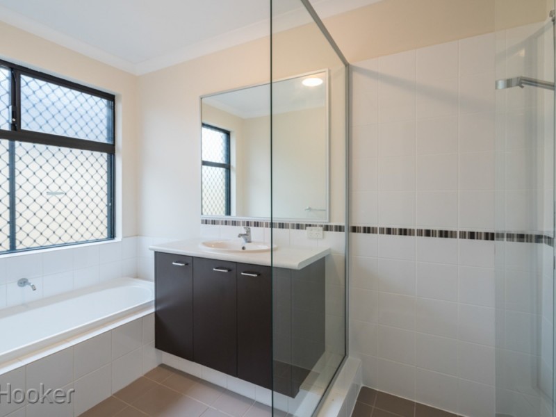 24 Lenihan Corner, Wattle Grove WA 6107